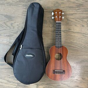 Ukulele by Sunlite with carrying travel case instrument Soprano
Ukulele US 300
